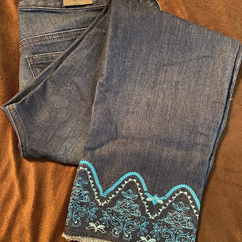 Embroidered skinny ankle jeans